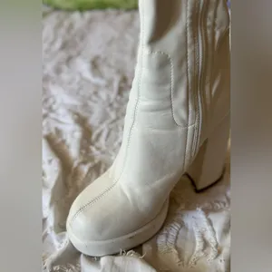 White Block Heel Women's Pumps Size 7 thumbnail 4
