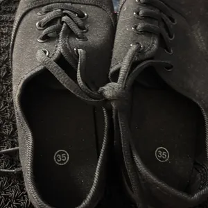 Black Canvas Lace thumbnail 2
