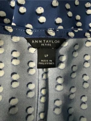 Ann Taylor Women’s Navy Blue Sleeveless V-Neck Dot Print Top LG Petite thumbnail 9