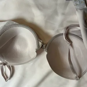 Victoria's Secret Cream T-Shirt Bra with Molded Cups thumbnail 7