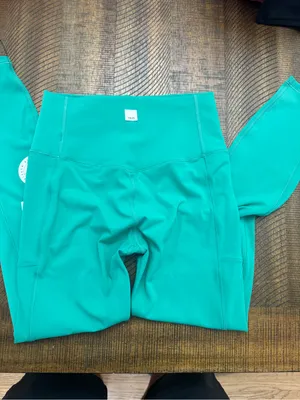 Vuori Studio Pocket Legging — Bergamot Green thumbnail 3