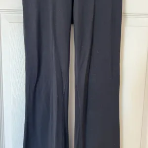 Lululemon Groove Super-High-Rise Flared Pant Nulu Regular Black thumbnail 9