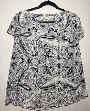 LOFT Paisley Blouse Size M Black White Short Sleeve Pullover Top thumbnail 1