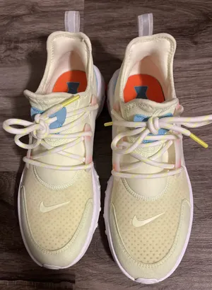 Nike React Presto Barely Volt Running Size 7Y (Women’s 8.5-9) BQ4002-700 thumbnail 4