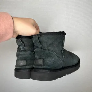 UGG Classic Ultra Mini Ankle Boots Black Suede Sheepskin Lined Women's‎ Size 9 thumbnail 2