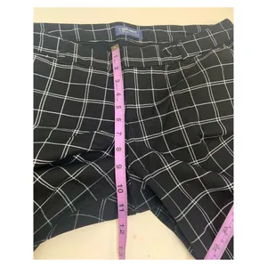 Women’s Old Navy Pixie Mid-Rise Plaid Checkered Capri Pants Black Grid Size 16 thumbnail 6