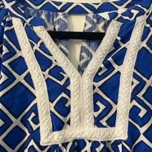 Crown & Ivy Top Womens Blue Geometric Crochet‎ Trim 3/4 Bell Sleeve Petite Small thumbnail 2
