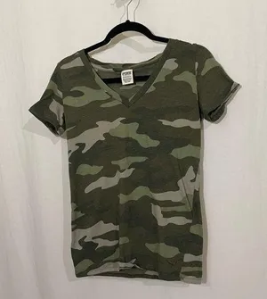 PINK - Victoria's Secret camo t-shirt thumbnail 1