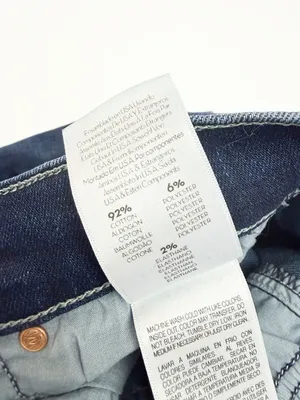 Mother Denim The Outsider Crop Flare Jeans: Two Strangers Ride On The Subway thumbnail 16