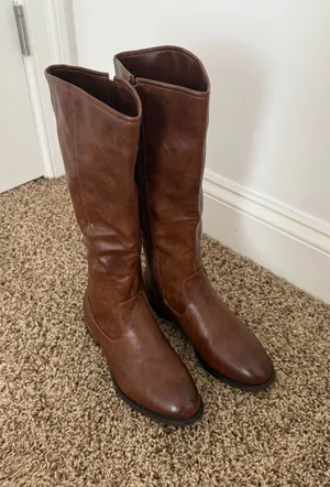 Brown leather autumn boots Size 7 thumbnail 1