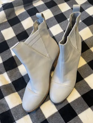 Toms Light Gray Women's Chelsea Ankle Boots thumbnail 1