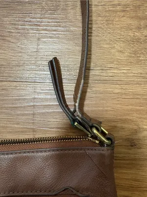 Fossil Brown Leather Crossbody Purse Adjustable Strap Key Charm Zip Top Bag thumbnail 6