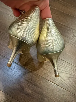 LK Bennett Metallic Gold Textured Pointed-Toe Pumps Size 39 - C61-001 thumbnail 4