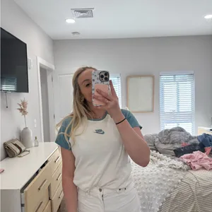 Nike Women's vintage Tee xl thumbnail 7