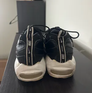 Nike Women’s Sneakers thumbnail 3