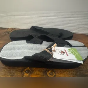NWT KUAILU Black Rubber Flip Flops‎ Size 7 Women’s Lightweight Beach Sandals thumbnail 5