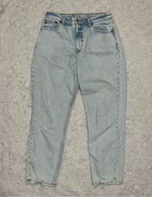 Abercrombie and Fitch Curve Love Light Wash The Mom High Rise Jean size 8 / 29 thumbnail 1
