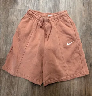 Nike Sportswear Womens Fleece Pintuck‎ Shorts Rust Terracotta XS 3320 thumbnail 1
