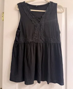 Torrid Black Babydoll Textured Jersey V-Neck Lace-Up Lace Pieced Top - size 1 thumbnail 1