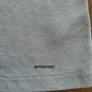 Patagonia Capilene Base Layer Top Blue Long Sleeve Crew Neck Medium Hiking Tee thumbnail 2