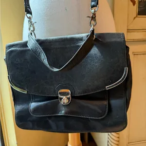 Elegant Black Leather Shoulder Bag thumbnail 2