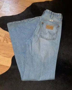 Wrangler Wanderer Light Wash Wide Leg Jeans thumbnail 4