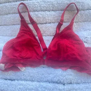 Victorias Secret red lace bralette thumbnail 3