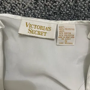 Vintage90s Victoria's Secret Cream Lace Chemise thumbnail 4