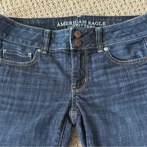 American Eagle Women’s Artist Crop Stretch Jean Bermuda Shorts. thumbnail 2