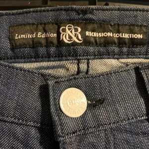 Rock and Republic Jeans Dark Wash Stella Style Size 27 Women’s Limited‎ Edition thumbnail 2