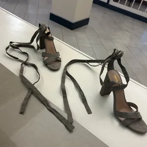 Heels Elegant Gray Women's Heeled Sandals Size 11 Mossimo thumbnail 2