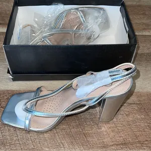 NWT Windsor Womens Nile Keep It Eye Catching Strappy Heel Sandals Silver Size 7‎ thumbnail 1