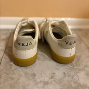 Veja Campo Sneakers in White/Natural thumbnail 5