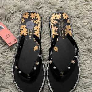 Juicy Couture Black Sandals with Gold Floral Design Size 7 thumbnail 2