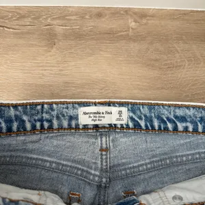 Abercrombie and Fitch The 90’s Skinny High Rise Denim Jeans thumbnail 2