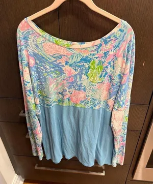 Lilly Pulitzer Finn Top features a vibrant, multi-colored coastal jersey XL thumbnail 1