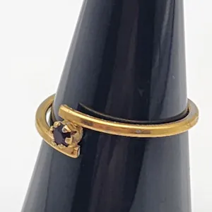 Vintage Avon Gold Tone & Black Rhinestone Ring (7.5) thumbnail 2