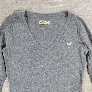 Hollister V Neck Long Sleeve Basic Tee Size M Womens Gray Slim Fit Logo Y2K thumbnail 4