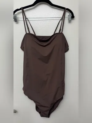 NWOT Vuori Dune One Piece Swimsuit | Women’s Neutral Swimwear | Minimalist Beach thumbnail 3