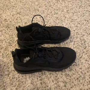 Nike Air Max 270 React GS Black Running Shoes thumbnail 10
