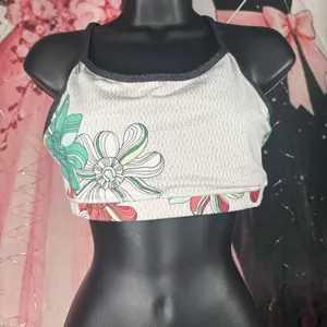 Lululemon Ujjayi Secret Garden Floral Sports Bra Size 10 thumbnail 2