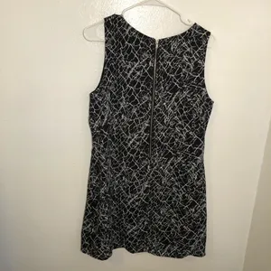 Kenar Womens Size 10 Sleeveless A-Line Shift Dress Black Gray Electrical Pattern thumbnail 4