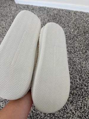 NWOT red heart slippers White Size 9 thumbnail 2