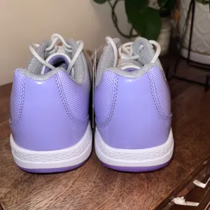Thestron Golf Shoes Lightweight Lavender‎ Trim White Golf Shoes Womens Euro 42 thumbnail 3