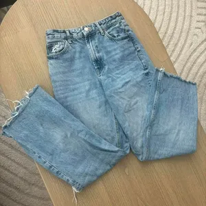 Zara Blue Distressed Denim Jeans Size 4 thumbnail 1