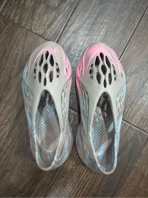 Slip-On Sculpted Foam Clog in Blue and Pink thumbnail 4
