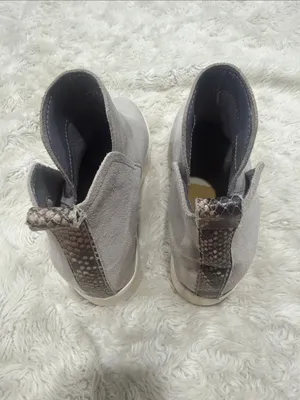 Dolce Vita Grey Suede Slip-On Wedge Sneakers Woman’s Size 6.5 thumbnail 4