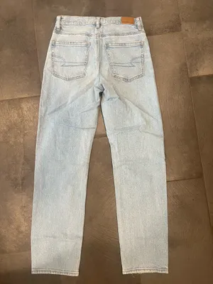 American Eagle Jeans High-Rise Straight Leg thumbnail 2