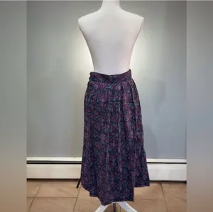 CLEAROUT! VINTAGE Patterned Skirt Size 2 Like New Purple thumbnail 2
