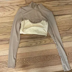 Fabletics Alyssa Long Sleeve Crop Top thumbnail 1